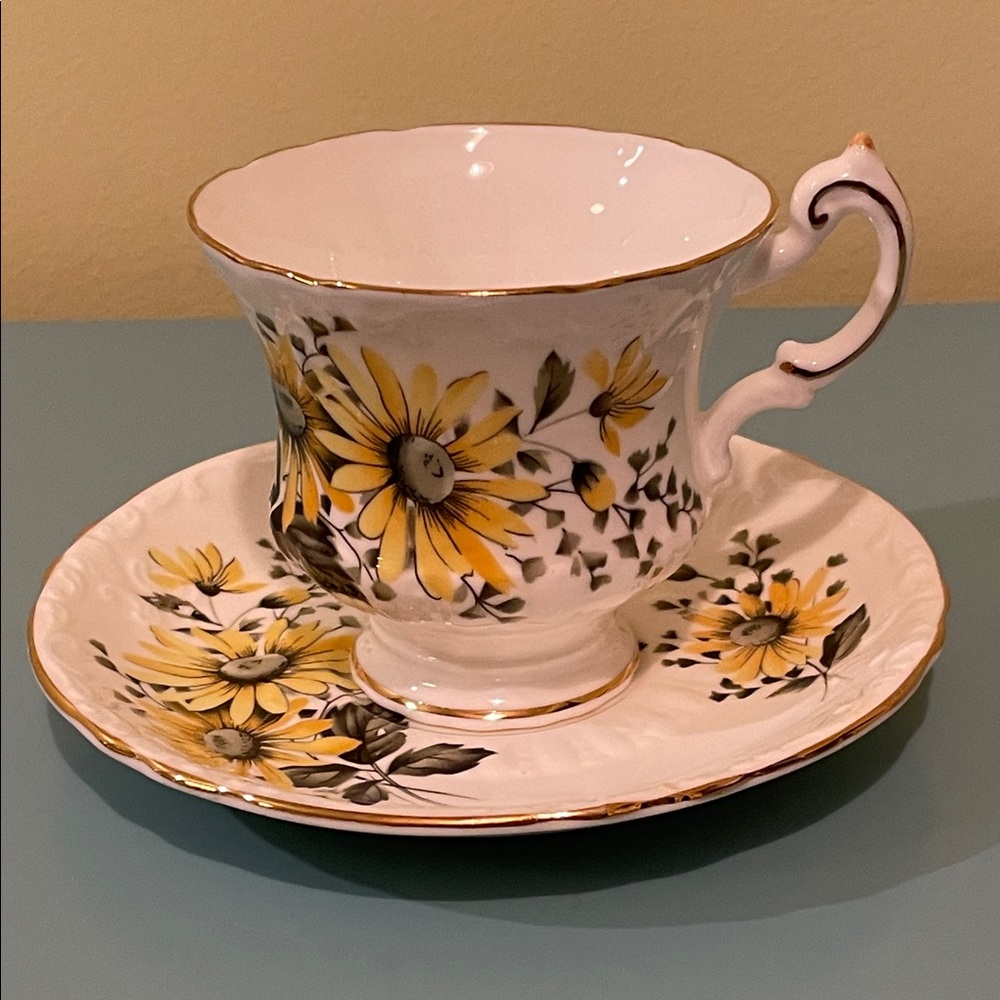 Vintage Roslyn Mid-Century Fine Bone China Yellow & White Daisy Teacup & Saucer